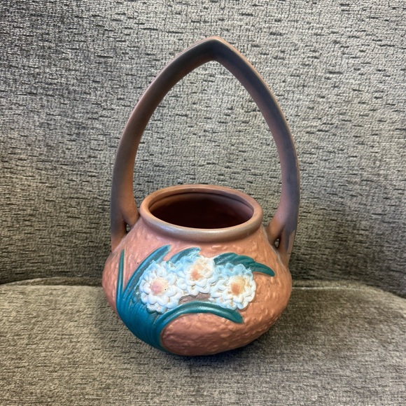 Vintage Roseville Pottery Magnolia Basket in Earth Tones. - Picture 1 of 10